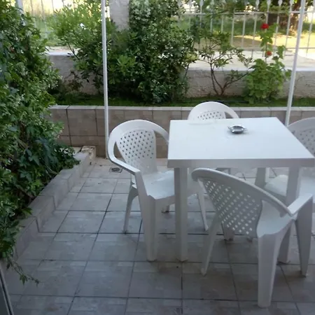 Helena's Aparthotel